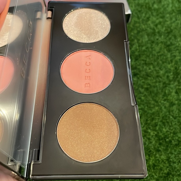 Becca Sunchased Palette - Ipanema Sunset, Apricot Blossom, Opal - Picture 4 of 5